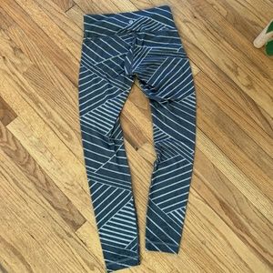 LuLu Lemon Grey geometric patterned Leggings